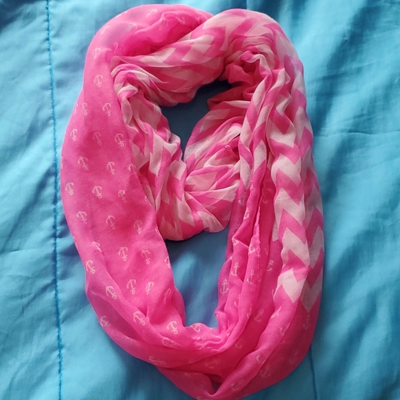 Accessories - Pink and white infinity scarf